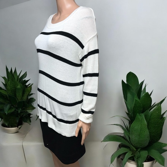 Old Navy Ribbed Trimmed Black & White Striped Pullover Sweater - Picture 8 of 16